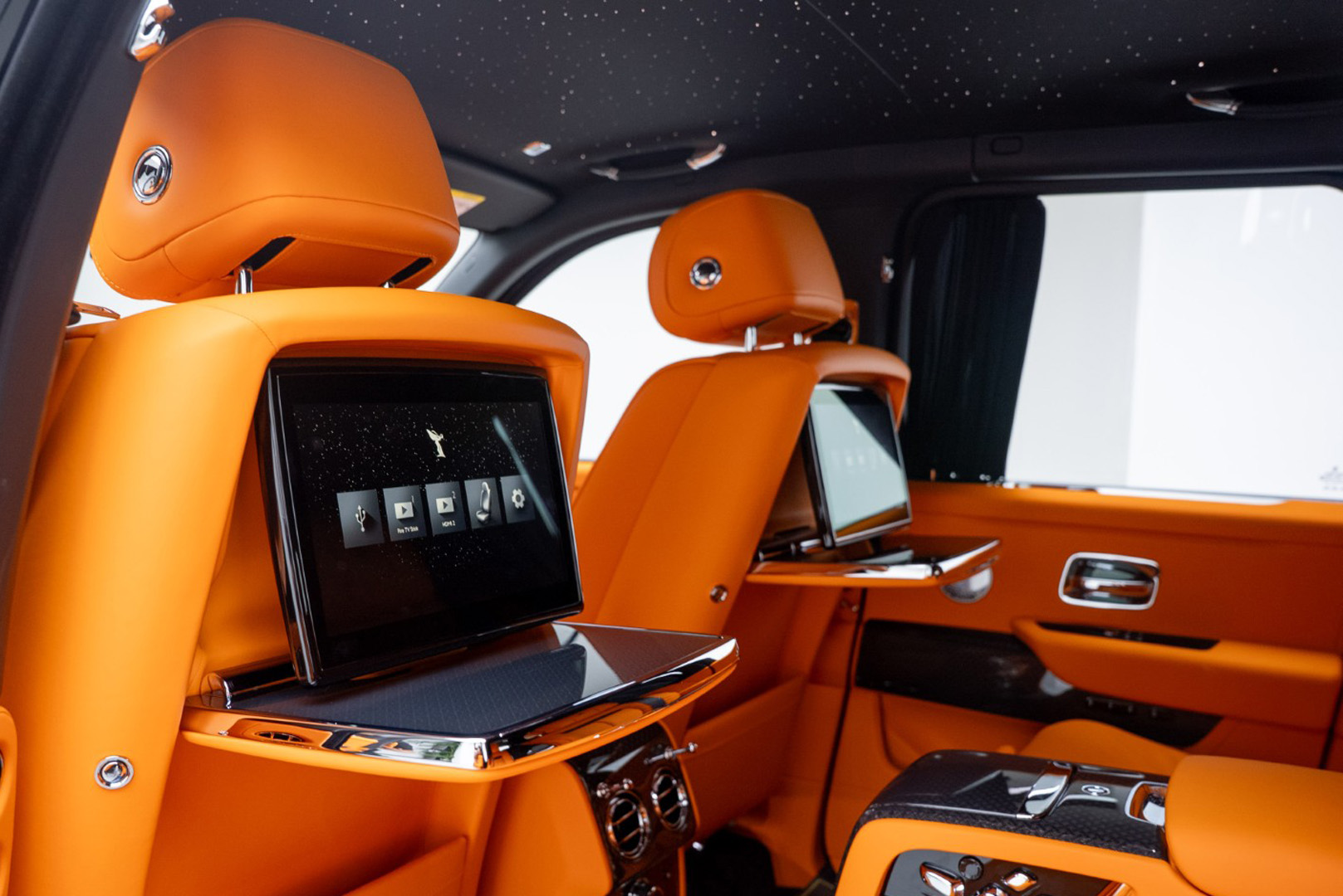 2025 ROLLS ROYCE CULLINAN BLACK BADGE.  BESPOKE SOUND SYSTEM. VIP REAR SEATS. WARRANTY & SERVICE 